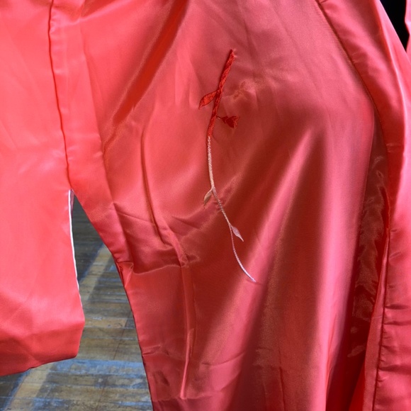 Salmon colored floral embroidered Japanese Kimon - Picture 4 of 8